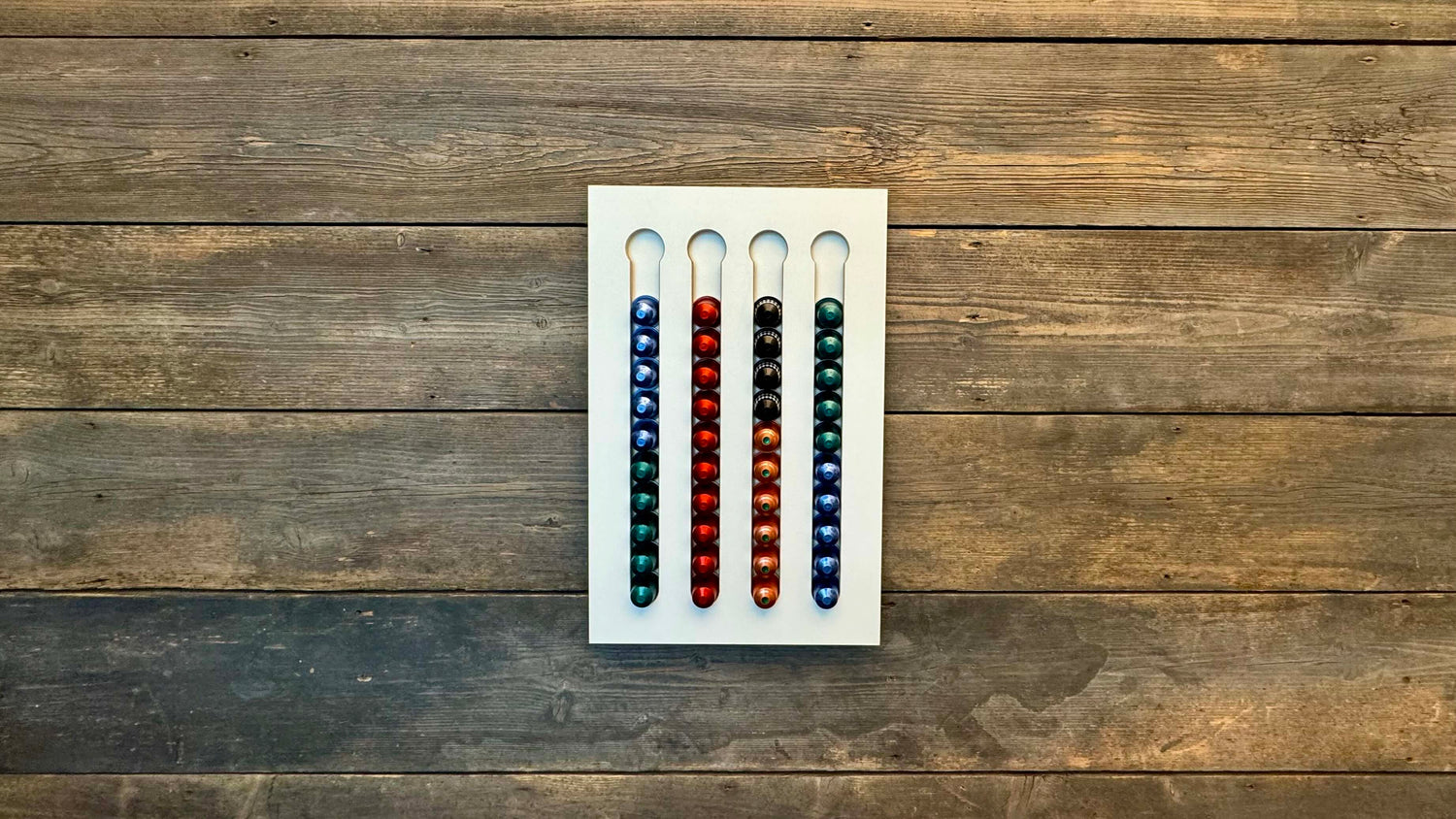 Nespresso Kapselhalter aus Holz an der Wand